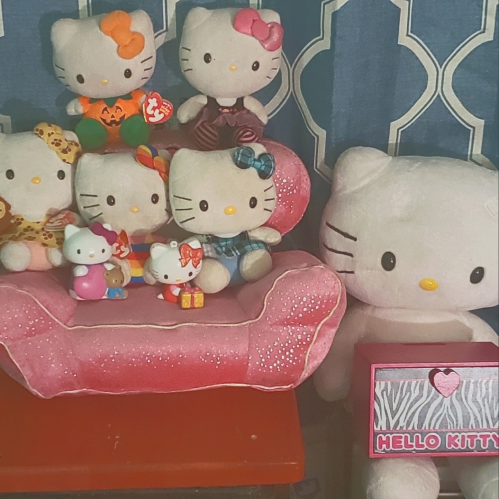 Hello kitty lot sale